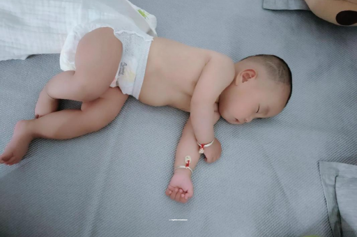 永新六个月宝宝眼睛散光